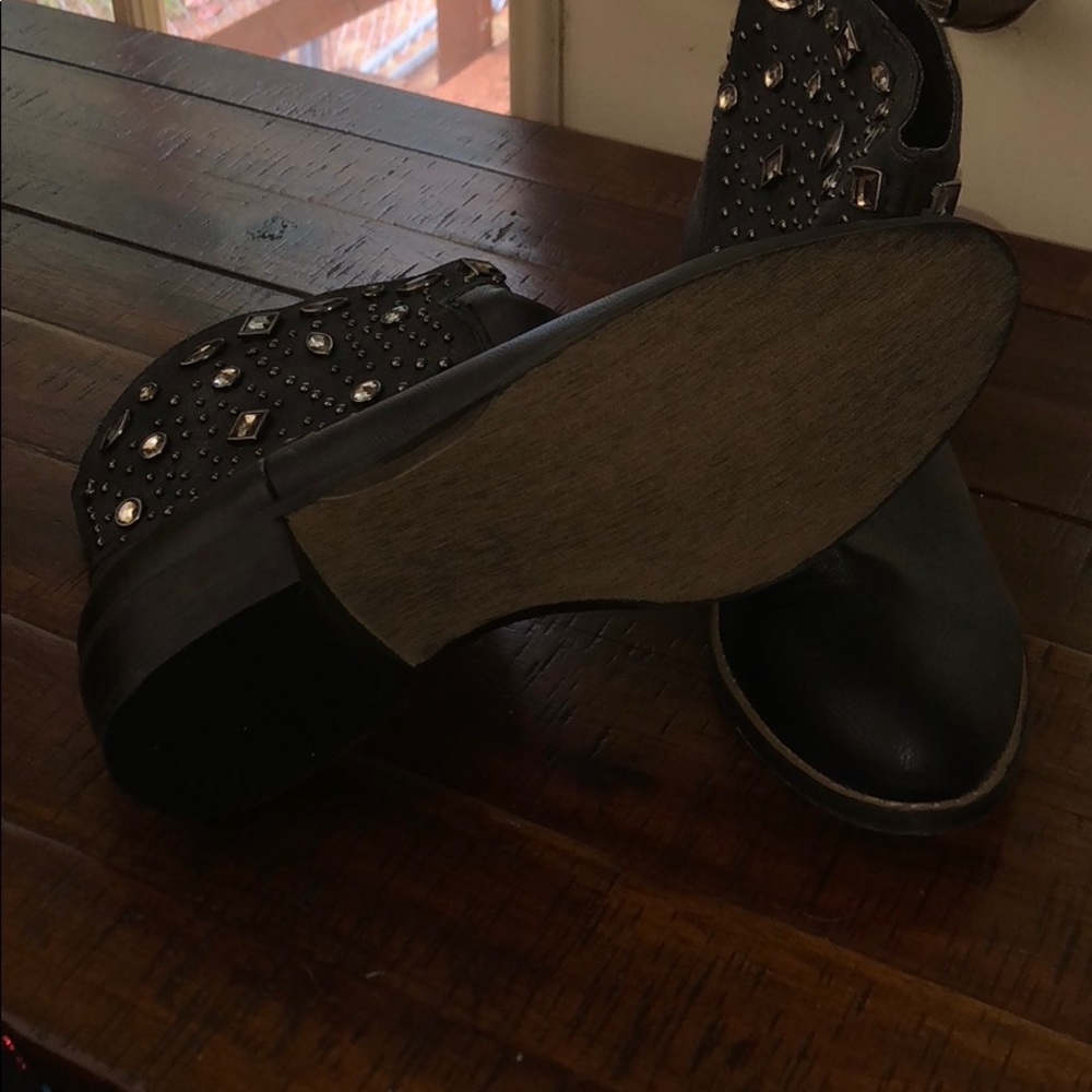 Boots - Picture 2 of 3
